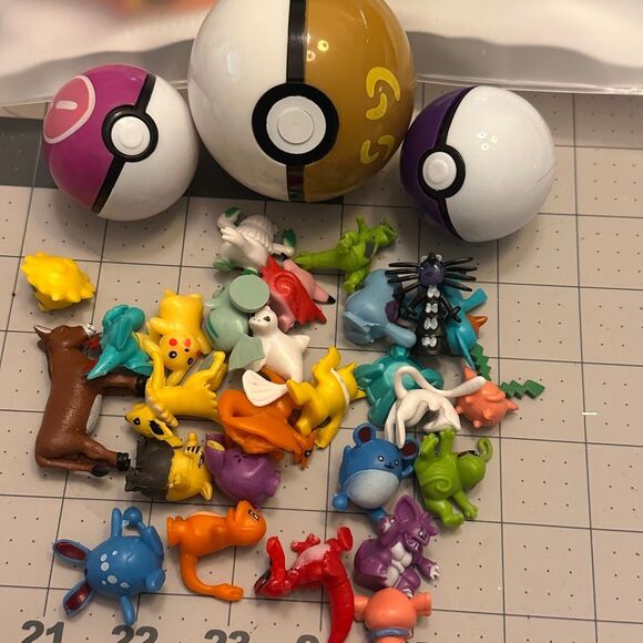 Pokemon mini pvc Pokeball bundle ~20 pcs 24453 - Picture 1 of 1